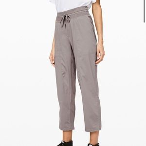 Dance Studio Crop - Warm grey